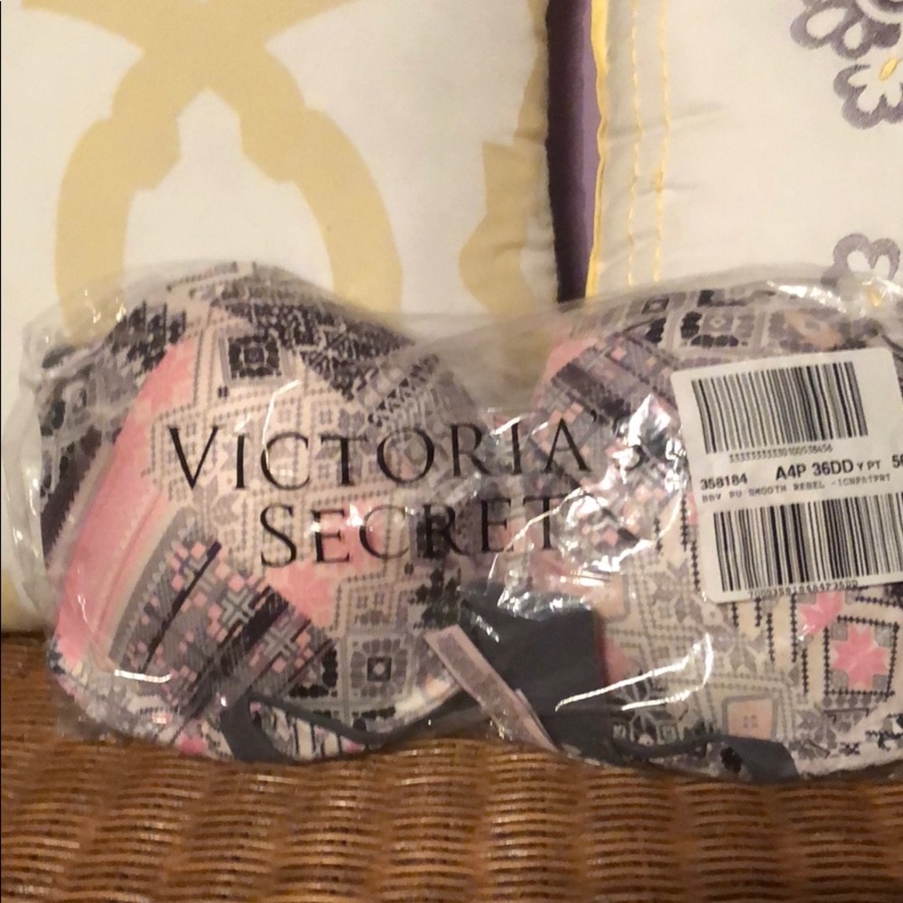 NWT 36DD Victoria’s Secret bra